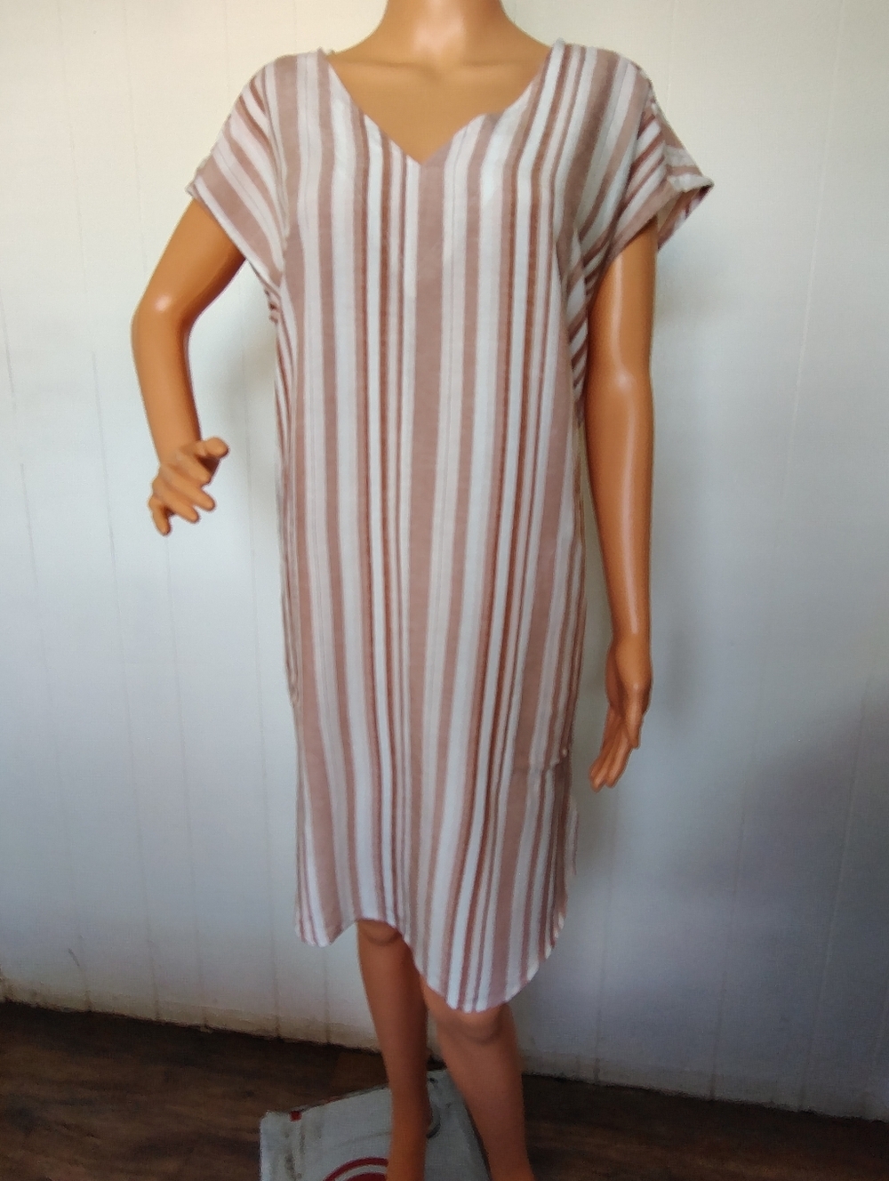Splendid Striped V-Neck Shift Dress in Beige and Soft Brown Size M.
